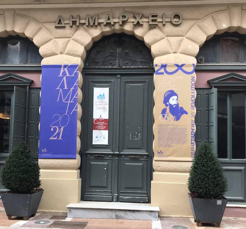 Σε εξέλιξη ο στολισμός της Καλαμάτας για το 1821