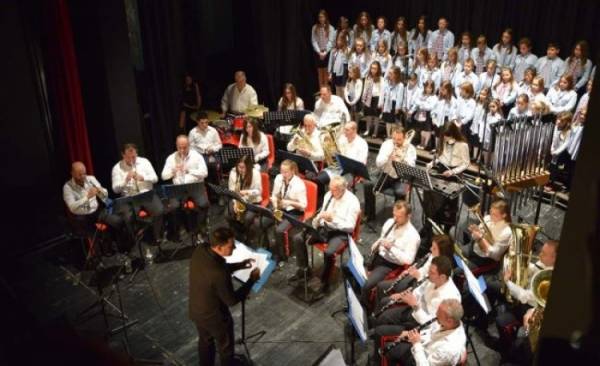 &quot;Μάγεψε&quot; το χριστουγεννιάτικο gala στο Μαλλιαροπούλειο Θέατρο της Τρίπολης