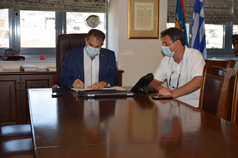 Υπογραφή σύμβασης για συντήρηση σχολείων Καλαμάτας