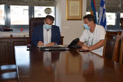 Υπογραφή σύμβασης για συντήρηση σχολείων Καλαμάτας