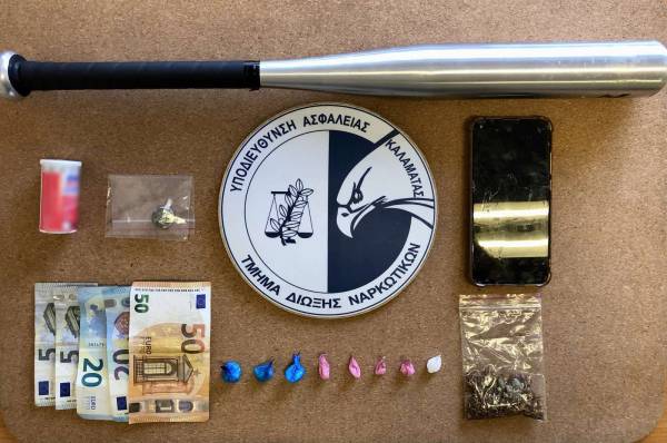 Καλαμάτα: 38χρονος έθαβε φιξάκια κοκαΐνης σε ακάλυπτο καφέ - μπαρ (βίντεο)