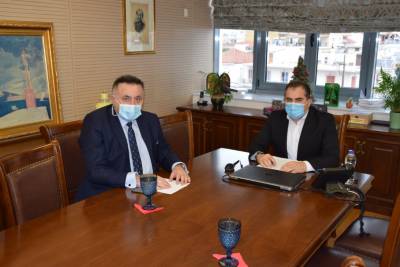 Σύσκεψη στο δημαρχείο Καλαμάτας για την αντιμετώπιση της πανδημίας σε τοπικό επίπεδο