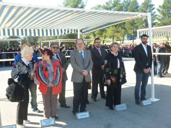 Αντικρουόμενες δηλώσεις από Κωνσταντινέα, Νίκα και Αλειφέρη για το στρατόπεδο της Καλαμάτας (βίντεο)