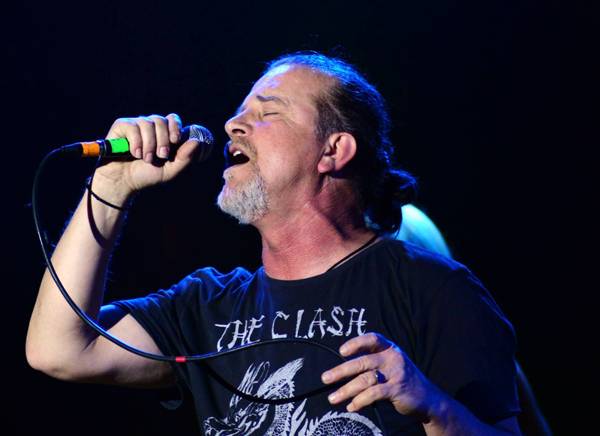 Ο Νίκος Ζιώγαλας στην &quot;Ε&quot;: «Είμαι απαισιόδοξος... οπότε γράφω αισιόδοξα»