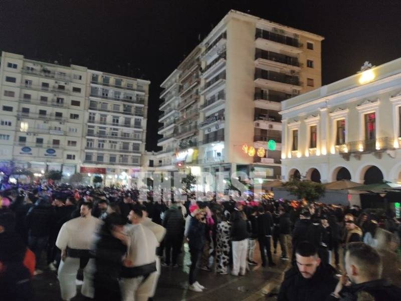 Σε καρναβαλικούς ρυθμούς η Πάτρα - Το αδιαχώρητο στο κέντρο μέχρι τα ξημερώματα (Βίντεο)