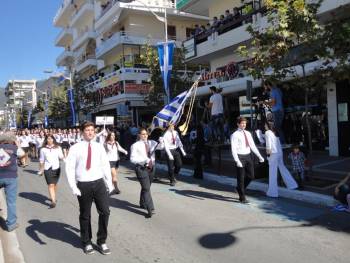 Χωρίς... παρατράγουδα η παρέλαση στην Καλαμάτα (βίντεο και φωτογραφίες)
