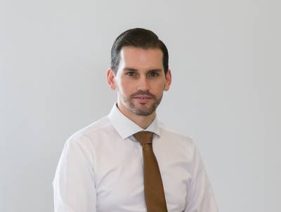 Φώτης Παπαναστασίου: «Η απουσία πρακτικών βιβλίων για τη θετική γονεϊκότητα ήταν το έναυσμα για τη δημιουργία του «365».