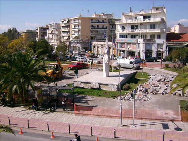 Εργασίες ανάπλασης δυτικά του δημαρχείου Καλαμάτας