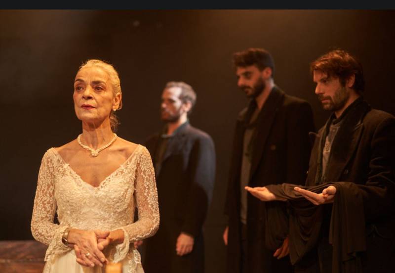 Η παράσταση "Οιδίπους Τύραννος" του Σοφοκλή στο θέατρο Ροές