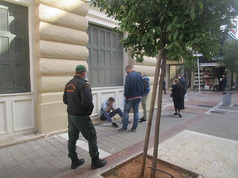 Τραγική ιστορία: Αδέρφια ναρκομανών λιπόθυμα στο κέντρο της Καλαμάτας