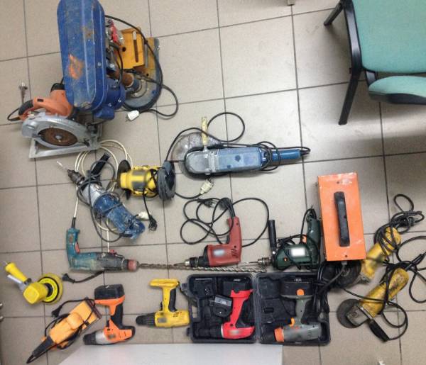 Δύο ανήλικοι Ελληνες και ένας Βούλγαρος έκλεψαν αποθήκες, βιοτεχνία και... εκκλησίες στη Σπάρτη