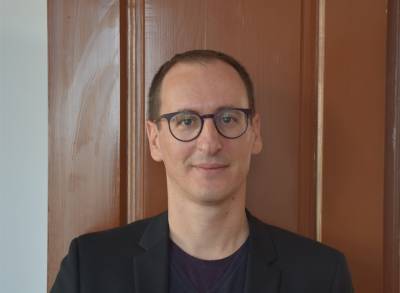 Ο καθηγητής Βαγγέλης Κουμαριανός στην "Ε": “Ποιότητα εργασίας και μισθοί θα κρίνουν το ασφαλιστικό”