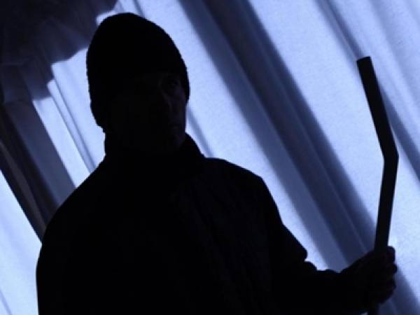 Διάρρηξη στ&#039; Αρφαρά την ώρα της Ανάστασης