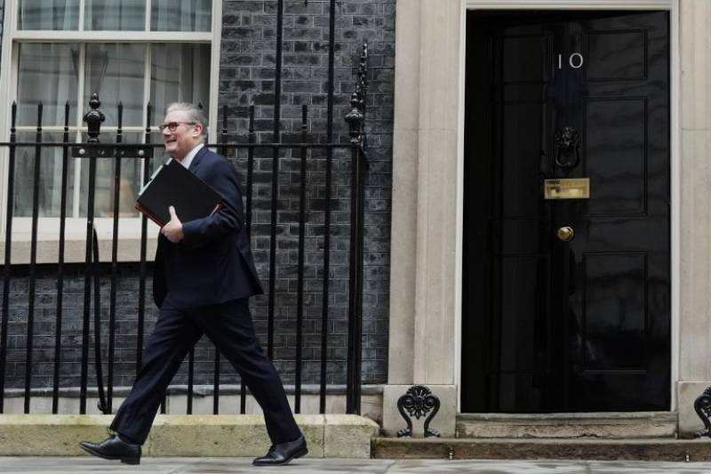 Πολιτικός σεισμός στη Βρετανία: Σε κρίσιμη δοκιμασία ο Στάρμερ