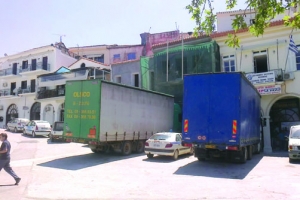 Βρέθηκαν 2 φορτηγά με λαθραία τσιγάρα: Οι οδηγοί τα εγκατέλειψαν για να ξεφύγουν από τους αστυνομικούς