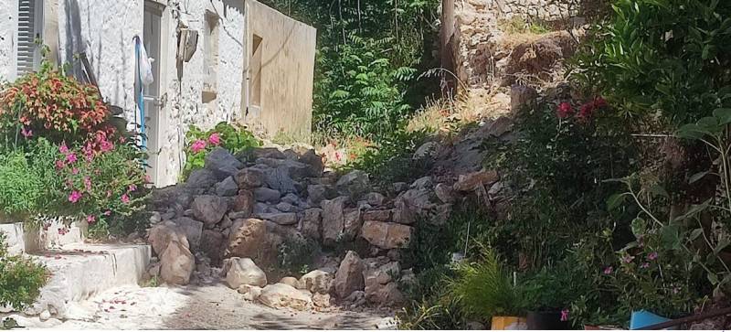 Από το Δεκέμβριο δεν έχει γίνει τίποτα με τον μαντρότοιχο στην Ανω Πόλη Κυπαρισσίας!