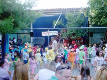 "Φουφήχτρα - η μάγισσα με την ηλεκτρική σκούπα" -από μαθητές του 7ου Παιδικού Σταθμού Καλαμάτας