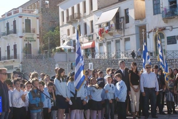 Φωτογραφίες από την παρέλαση στο Γύθειο 