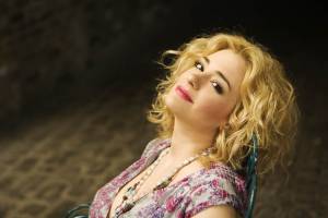 Νατάσα Μποφίλιου: "Είμαι εγώ τα τραγούδια μου! Εγινα τραγουδίστρια για να πω αυτά τα τραγούδια" (βίντεο)