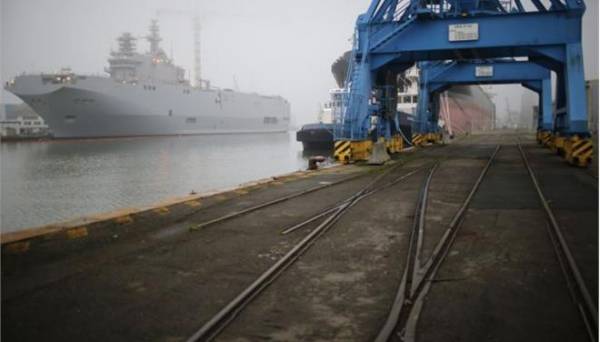 Μόσχα προς Παρίσι: Φέρτε πίσω τα χρήματα που δώσαμε για τα Mιστράλ