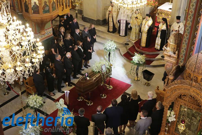 Η Καλαμάτα είπε το τελευταίο "αντίο" στον Σταύρο Παπαδόπουλο (βίντεο-φωτογραφίες)