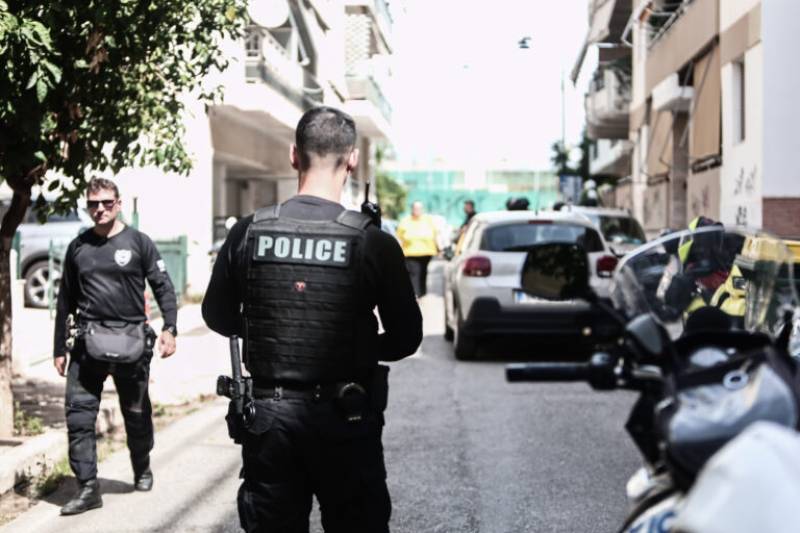 Εντοπίστηκε βαρύς οπλισμός σε αποθήκη στο Κολωνάκι