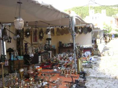 Ξεκινά το παζάρι αντικών στο Μεγάλο Καλντερίμι της Άνω Πόλης Κυπαρισσίας