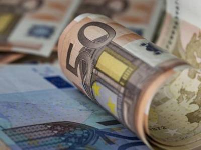 Νέος κατώτατος μισθός: Ποιούς αφορά - Ποιά επιδόματα αυξάνονται (Βίντεο)