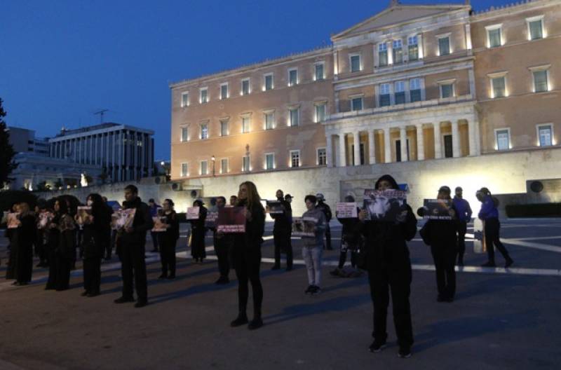 Διαμαρτυρία vegan στο Σύνταγμα εναντίον του σουβλίσματος το Πάσχα