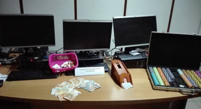 12 συλλήψεις σε παράνομη χαρτοπαικτική λέσχη στην Καλαμάτα