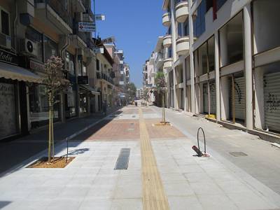 Καλαμάτα: Ολοκληρώθηκε η τοποθέτηση των κυβόλιθων στην Ιατροπούλου