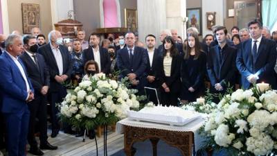 Συγκίνηση στο ετήσιο μνημόσυνο της Φώφης Γεννηματά (βίντεο)