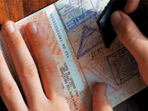 Προσπάθησαν να ταξιδέψουν με πλαστά έγγραφα από το αεροδρόμιο Καλαμάτας