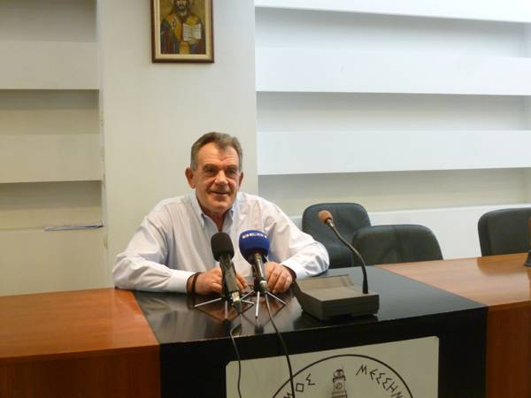 Παγοδρόμιο και τρενάκια στην πλατεία της Μεσσήνης