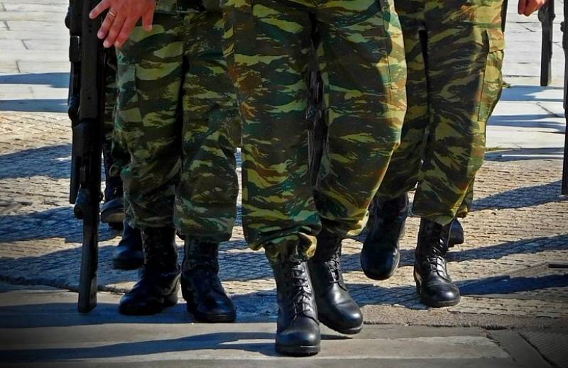 Απάντηση Καμμένου σε Δαβάκη: “Στον αέρα&quot; η χρήση των στρατοπέδων μετά το κλείσιμο των κέντρο νεοσυλλέκτων