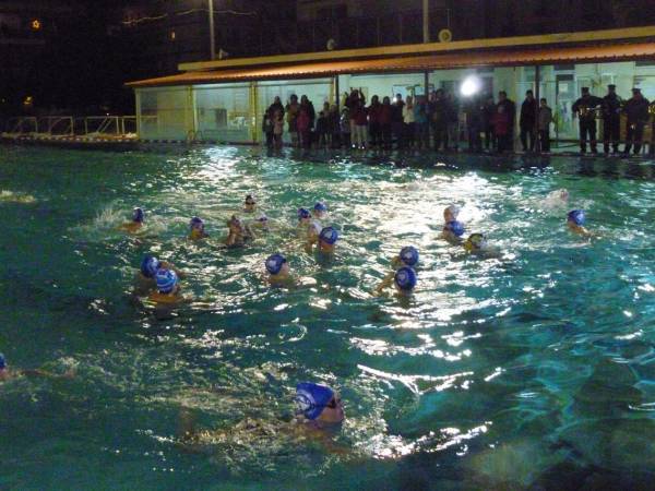 Κατάδυση του Τιμίου Σταυρού στο Κολυμβητήριο Καλαμάτας (βίντεο και φωτογραφίες)