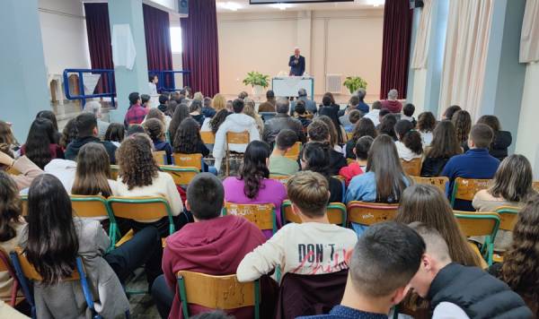 Αίθουσα “Κυριάκου Χαραλαμπίδη” στο 1ο Γυμνάσιο Μεσσήνης