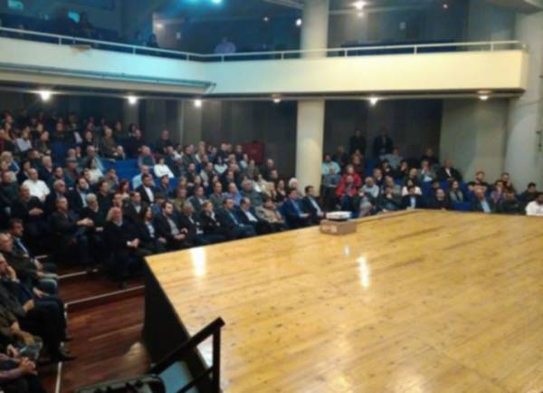 Θεατρική παράσταση από μαθητές του ΕΕΕΕΚ