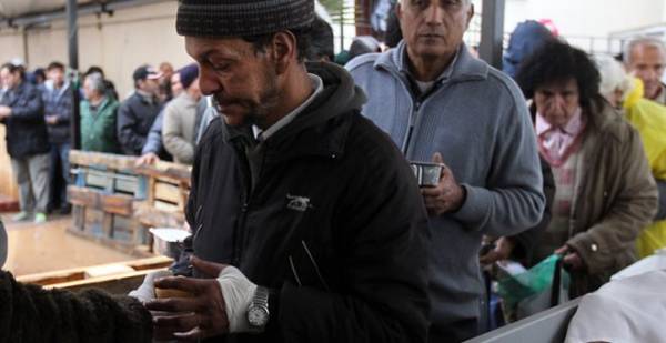 Ερευνα του Ιδρύματος Hans Böckler: Oι φτωχότεροι Ελληνες επιβαρύνθηκαν φορολογικά κατά 337% ενώ οι εύποροι κατά 9%.