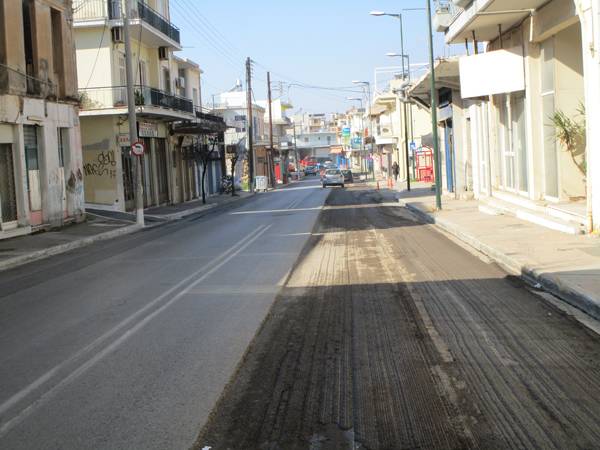 Εργασίες ασφαλτόστρωσης στην Καλαμάτα