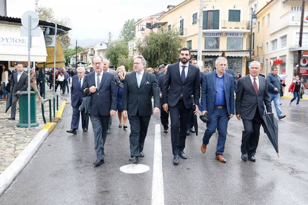Πουλώντας τις χούντες ως εθνικό υπόδειγμα   