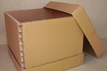 Σε χαρτοκούτια η Δημοτική Βιβλιοθήκη Κυπαρισσίας