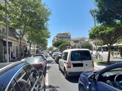 Οι πρόεδροι Αστικού ΚΤΕΛ Καλαμάτας και ταξί στην "Ε": Κυκλοφοριακά προβλήματα και προτάσεις για λύσεις