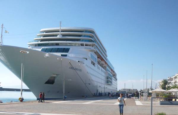 Ξανά στην Καλαμάτα χθες το &quot;Costa Neoromantica&quot; (φωτογραφίες)