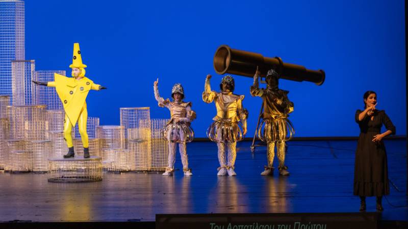 Προβολή της παράστασης “Μαγικά Μαξιλάρια” στο Εργατικό Κέντρο Καλαμάτας (βίντεο)