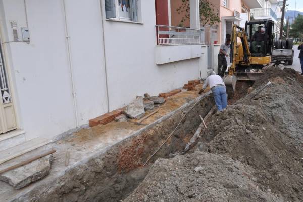 Παραλίγο εργατικό ατύχημα σε έργα στην Καλαμάτα (βίντεο)