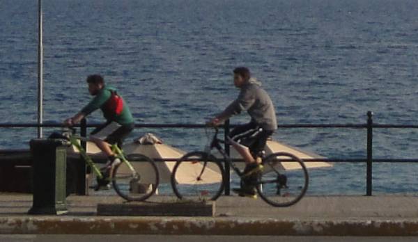 Περιορισμοί στην κίνηση ποδηλάτων στο πεζοδρόμιο της Ναυαρίνου