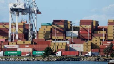 Νέοι αμερικανικοί δασμοί στις εισαγωγές φαρμάκων, φορτηγών και επίπλων