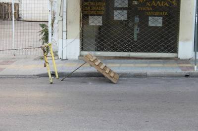 Εμπορεύματα και πινακίδες σε 150 θέσεις στάθμευσης στην Κυπαρισσία