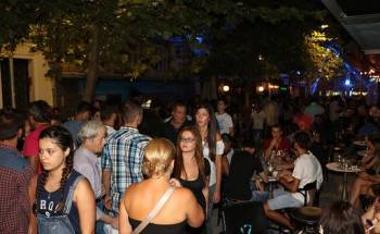 Λευκή Νύχτα: "Βούλιαξε" από κόσμο η Καλαμάτα (βίντεο και φωτογραφίες)